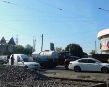 "Фонтана не хватает": состояние дороги возле метро в Харькове показали во всей красе, фото