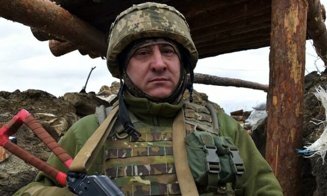 "Ніколи не відмовляв у допомозі": Україна прощається з безстрашним воїном, замість весілля - вінки