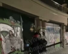В Киеве подростки разбили уличные витрины и похвастались своим вандализмом в сети: "Что в головах?"