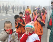 Китайцы требовали отменить прошлые штрафы за нарушение политики одного ребенка (фото)
