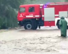 Вода підніметься більше, ніж на метр: рятувальники терміново звернулися до українців