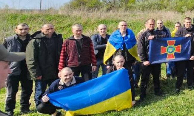 Відбувся великий обмін полоненими, українські герої повернулися додому: зворушливі кадри