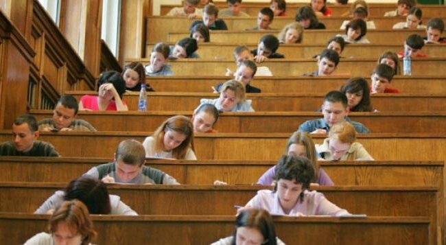 Стало відомо, чому ВНЗ масово подають до суду на студентів-бюджетників
