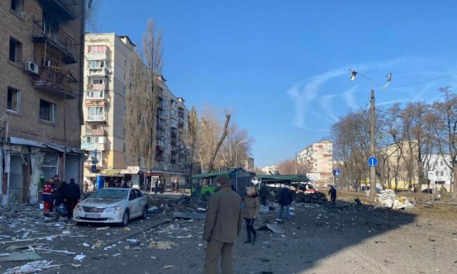 Над Киевом силы ПВО сбили крылатую ракету: осколки упали в жилой район, фото