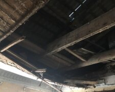 В Одесі в багатоквартирному будинку вдруге місяць обвалився дах: кадри руйнувань