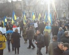 На мітингу проти блокади Донбасу сталася сутичка – фото