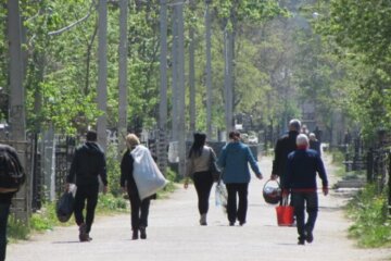 Посилення карантину: в мережі показали, що твориться у поминальні дні в Одесі, кадри