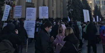 "Наші діти хочуть їсти": бунт проти карантину розгорівся в центрі Харкова, люди втомилися терпіти, фото