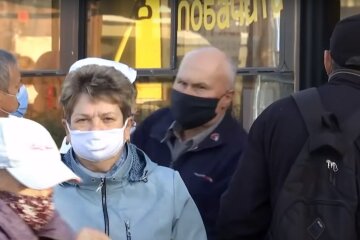 карантин маски автобус транспорт украинцы люди