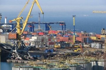 "Стойте и платите бабки": в одесском порту устроили давку из-за карантина, фото