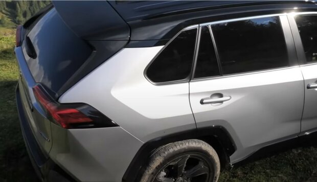 Топовая Toyota RAV4 будет в новом дизайне, фото: что изменилось популярном кроссовере