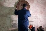 "Потому что ему там не место": на первом этаже Харьковского горсовета сняли орден Ленина, фото