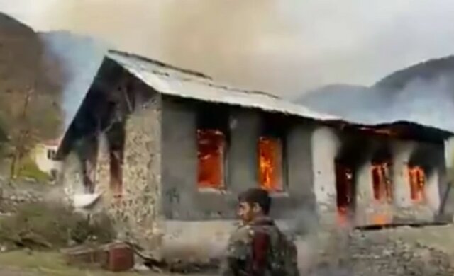 Вірмени влаштували пожежі на звільненій території, Лякаючі кадри: "Спалюють будинки, щоб..."
