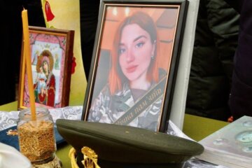 Без матери остался 7-летний сын: героиню из "Азовстали" провели в последний путь, кадры