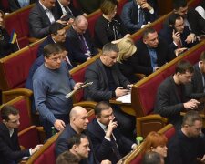 В Украине хотят урезать зарплаты нардепов и сократить их колличество до 50 человек: появился документ