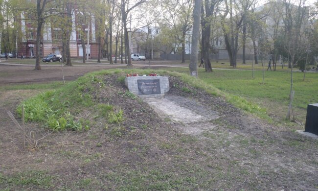 Пам’ятник воїнам УПА осквернили в Харкові: “Кому не ясно?”
