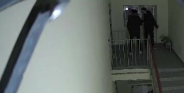 "Може хто впізнає їх": у Харкові неадеквати влаштували погром у під'їзді, відео руйнувань