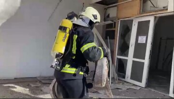 Ворог завдав нового удару по Києву: горять будинки, перші дані про постраждалих