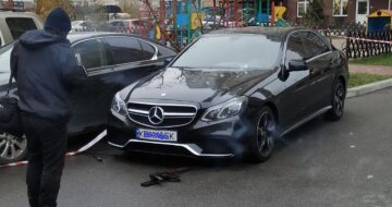 Элитное авто расстреляли в Киеве, кадры и первые подробности с места ЧП: "Похоже, что владелец..."