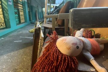 школа, війна, діти, іграшка