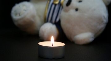 умер ребенок свеча