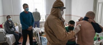 Одесситы жалуются на нехватку мест и врачей в больницах: "Очереди из скорых, медики хамят и ..."