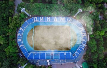 Полум'я спалахнуло на стадіоні "Динамо" в Києві: кадри арени в диму
