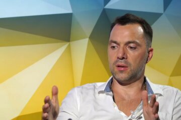 Деолігархізація – це обраний курс, і він буде незмінним, восени почнеться по-справжньому, - Арестович