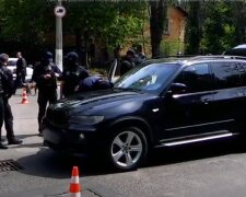 "Зв'язали скотчем і винесли 200 тисяч": банда грабіжників активізувалася в Одесі, відео