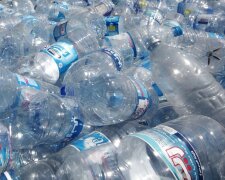 Канада припиняє виробництво бутильованої води