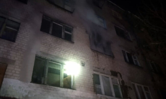 Пожежа розгорілася в гуртожитку під Дніпром: "15 осіб, з них 7 дітей..."
