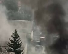 Мощный пожар охватил воинскую часть во Львове: первые кадры с места ЧП