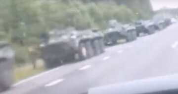 Білоруські танки рушили до кордону з РФ, по всій країні оголошена мобілізація: що відбувається