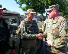 Американские военные посетили Мариуполь (фото)