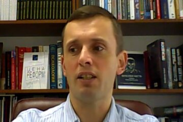 Бортник объяснил, почему в Украине усугубилась ситуация с вирусом: "Воруют, дерибанят и..."