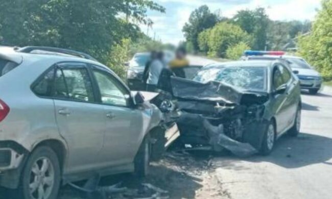Аварія сталася під Харковом, є жертви: за життя дитини борються лікарі