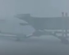 "Под тяжестью снега рухнул ангар": в одесском аэропорту отменили рейсы