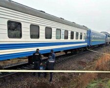 Поезд "Черновцы-Львов" сбил девочку на переезде: подробности трагедии