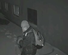 В Киеве воры украли имущество ресторана в центре города: момент кражи попал на видео