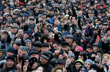Імпічмент: у Києві хаос, сотні людей кинулися зустрічати Саакашвілі