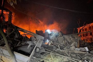 Разрушен полностью, есть жертвы: россияне ударили ракетой по жилым домам