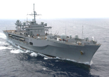 флагман Шестого оперативного флота ВМС США командно-штабной корабль Mount Whitney