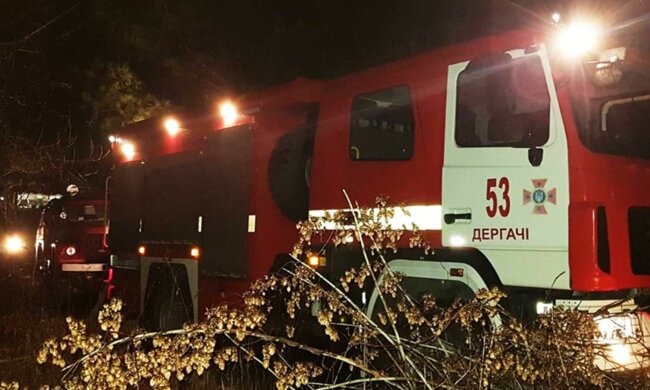 Огонь распространился по домам на Харьковщине, спасатели срочно выехали на помощь: кадры ЧП