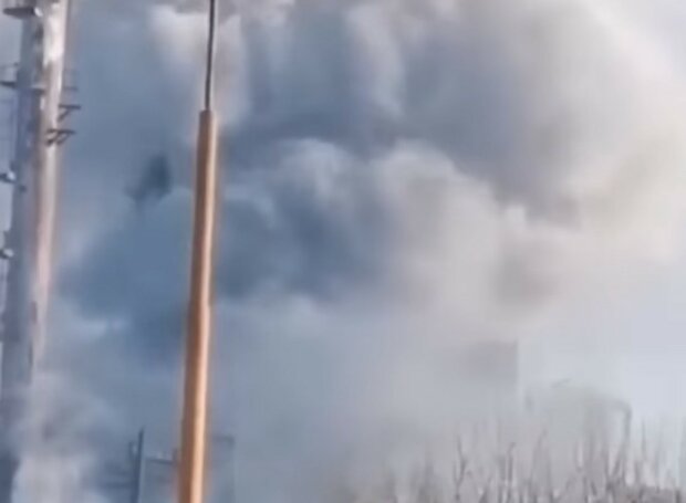 ЧП на украинском химическом заводе: все вокруг затянуло дымом, кадры с места