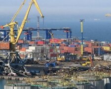 "Стойте и платите бабки": в одесском порту устроили давку из-за карантина, фото