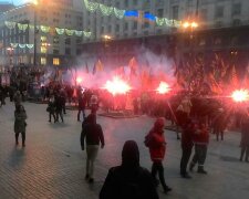 Головне за день: “вогняне” святкування в Києві і масові затримання в Криму