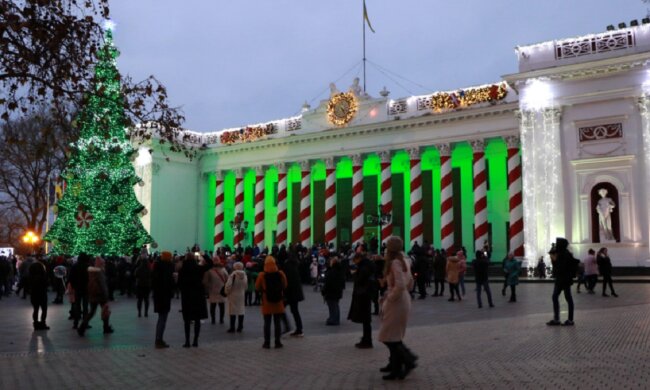 Известной скульптуре в центре Одессы отбили пикантную часть тела: кадры происходящего
