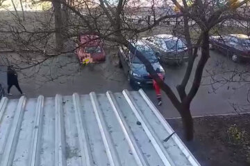 У Харкові авто перегородило шлях швидкої на терміновий виїзд: медик не розгубився, відео