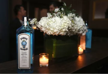 Помилочка вийшла: до Канади завезли суперміцний блакитний джин