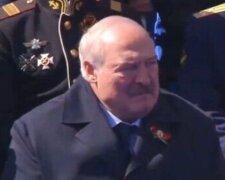 Лукашенко болен: на параде в Москве заметили странное поведение диктатора, видео